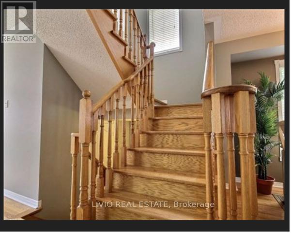 Building Photo - 55 Peachleaf Crescent