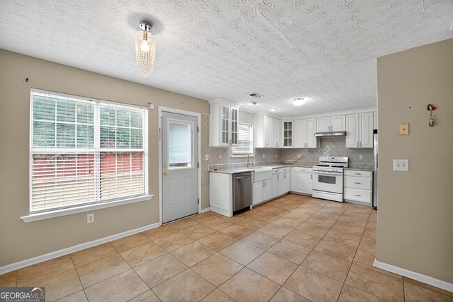 Building Photo - 245 Vaness Dr