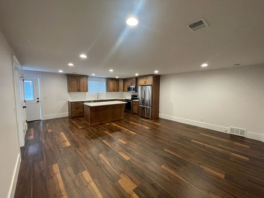 Primary Photo - Spacious 1-Bedroom Apartment – North Salt ...