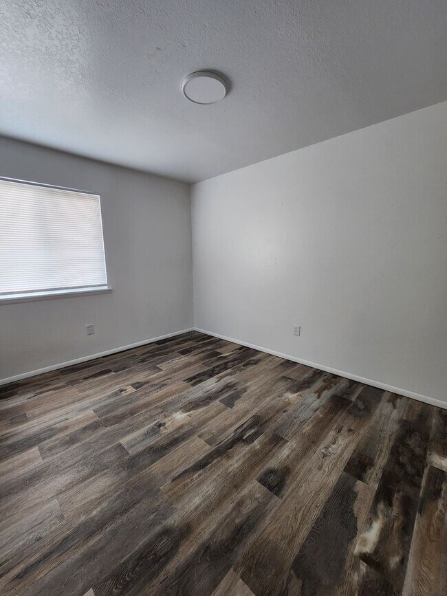 Foto del edificio - Beautifully Done Home Waiting For You...