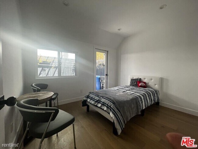 Foto del edificio - 3 br, 2 bath House - 9135 W 3rd St