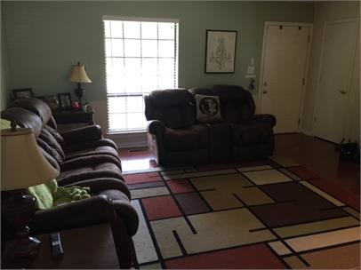 Foto del edificio - 1604 Carolwood Ct