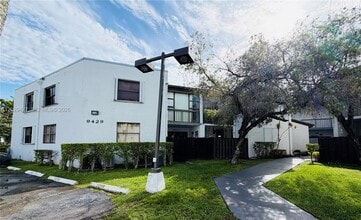 Building Photo - 9429 Fontainebleau Blvd