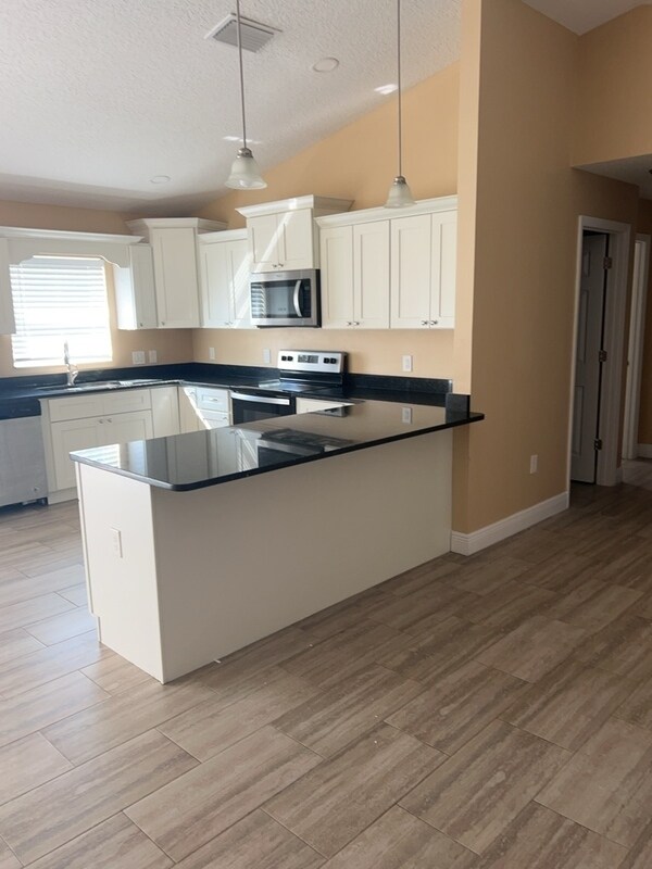 Foto del edificio - 3732 W Wilburton Dr