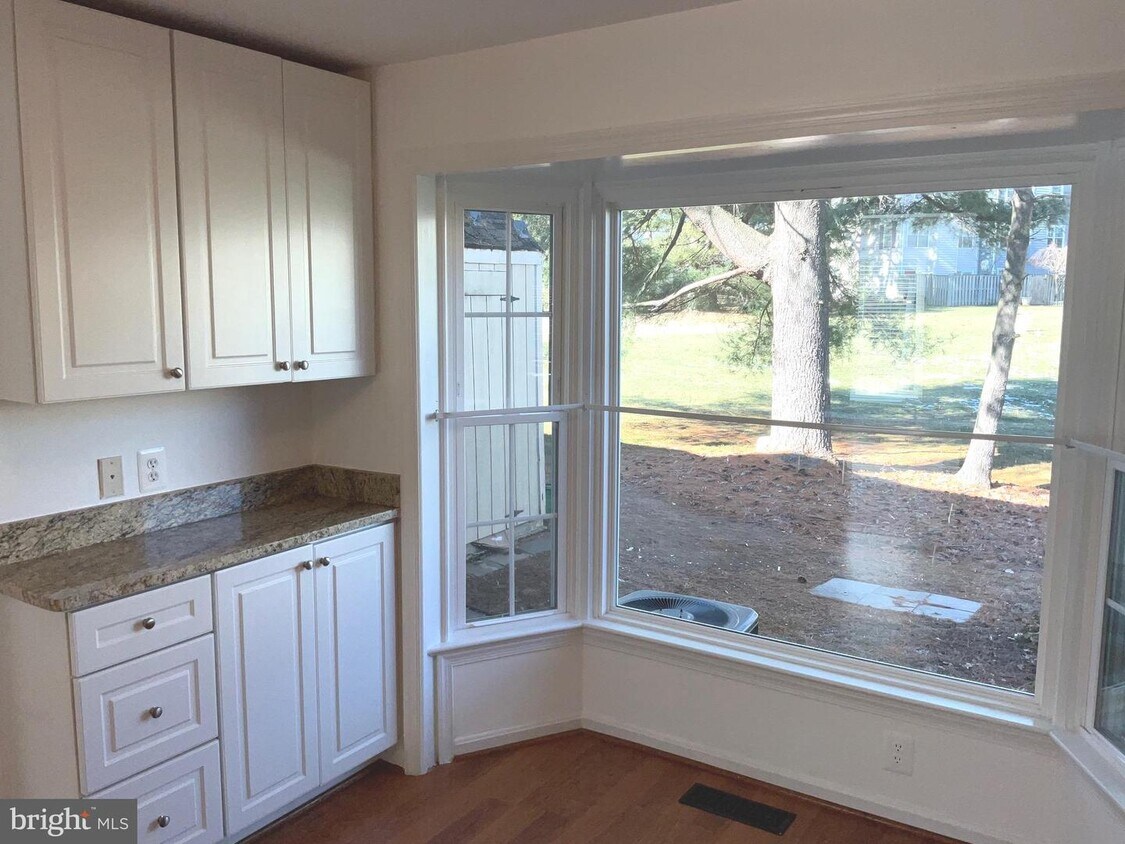 Primary Photo - 123 Lamont Ln