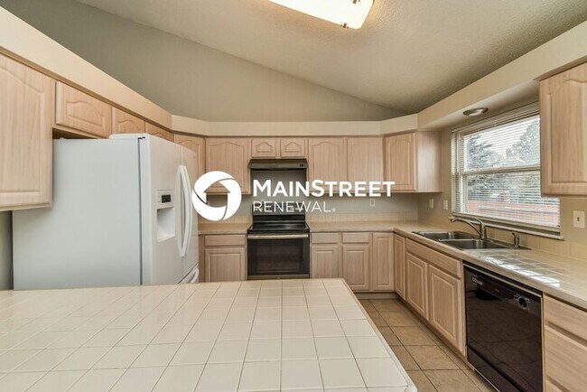 Building Photo - 4 Bedroom Pet-Friendly Home in COLORADO SP...