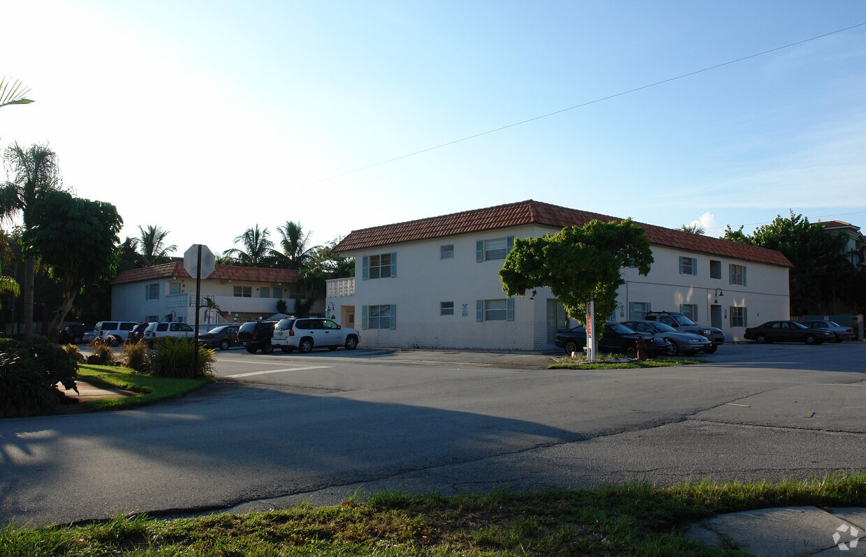 Primary Photo - Isle Apartments
