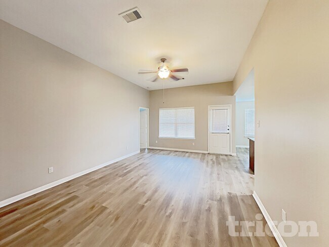 Building Photo - 815 Marigold Rd