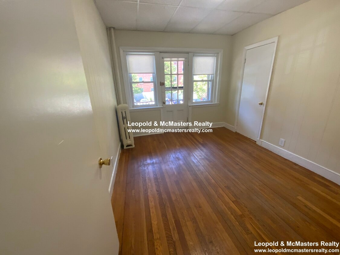 Primary Photo - 107 Gordon St