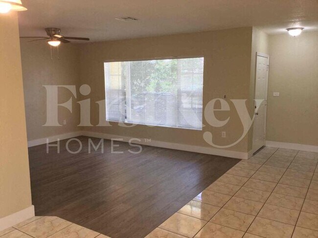 Foto del edificio - 810 NW 186th Dr