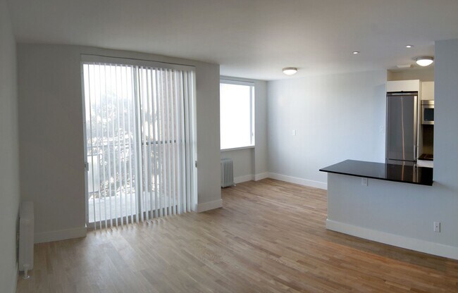 Building Photo - 501 Kingston Rd