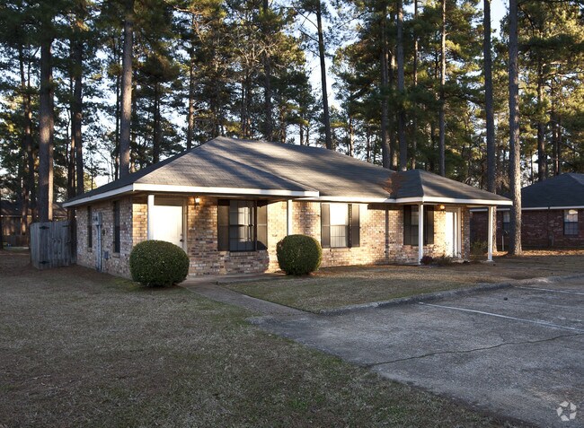 Foto del edificio - Grand Oaks Apartment Homes