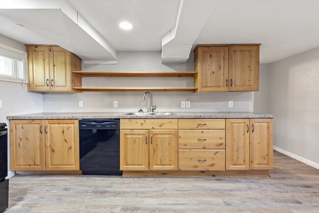 Building Photo - 71 S Orchard Dr