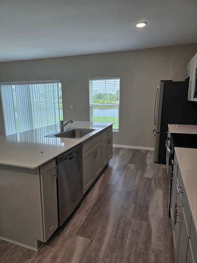 Foto del edificio - Lakeland 5 Bedroom 3 Bath