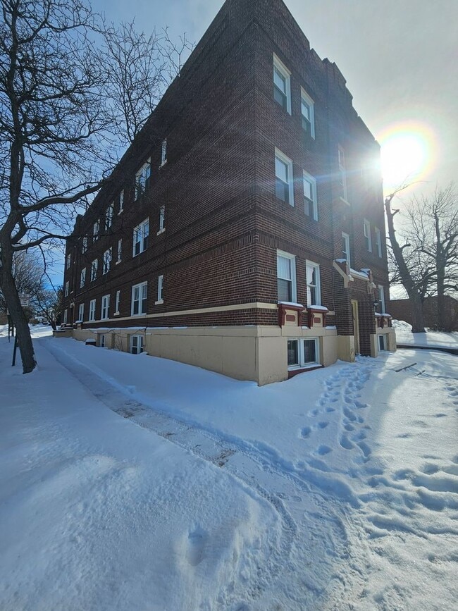 Building Photo - 1933 Lee Rd