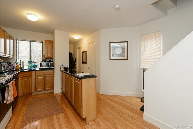 Foto del edificio - 57 Sagamore Hill Dr