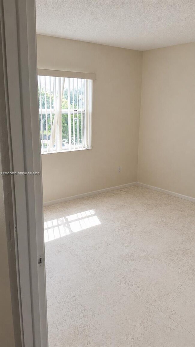 Foto del edificio - 8260 SW 210th St