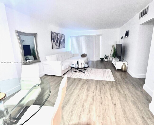 Foto del edificio - 400 Kings Point Dr