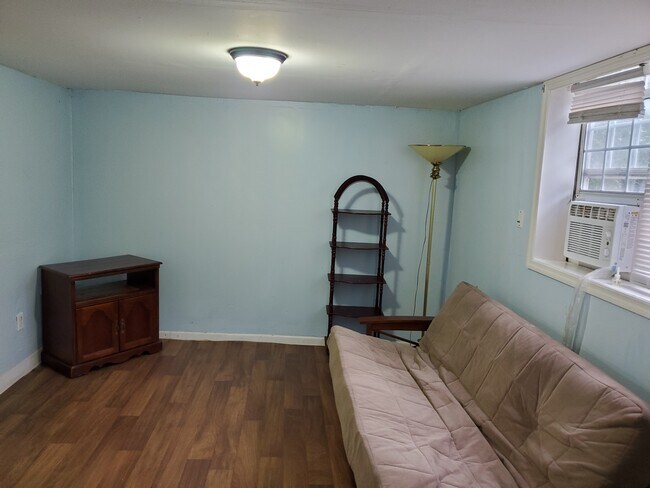Building Photo - 1357 Brentwood Ave