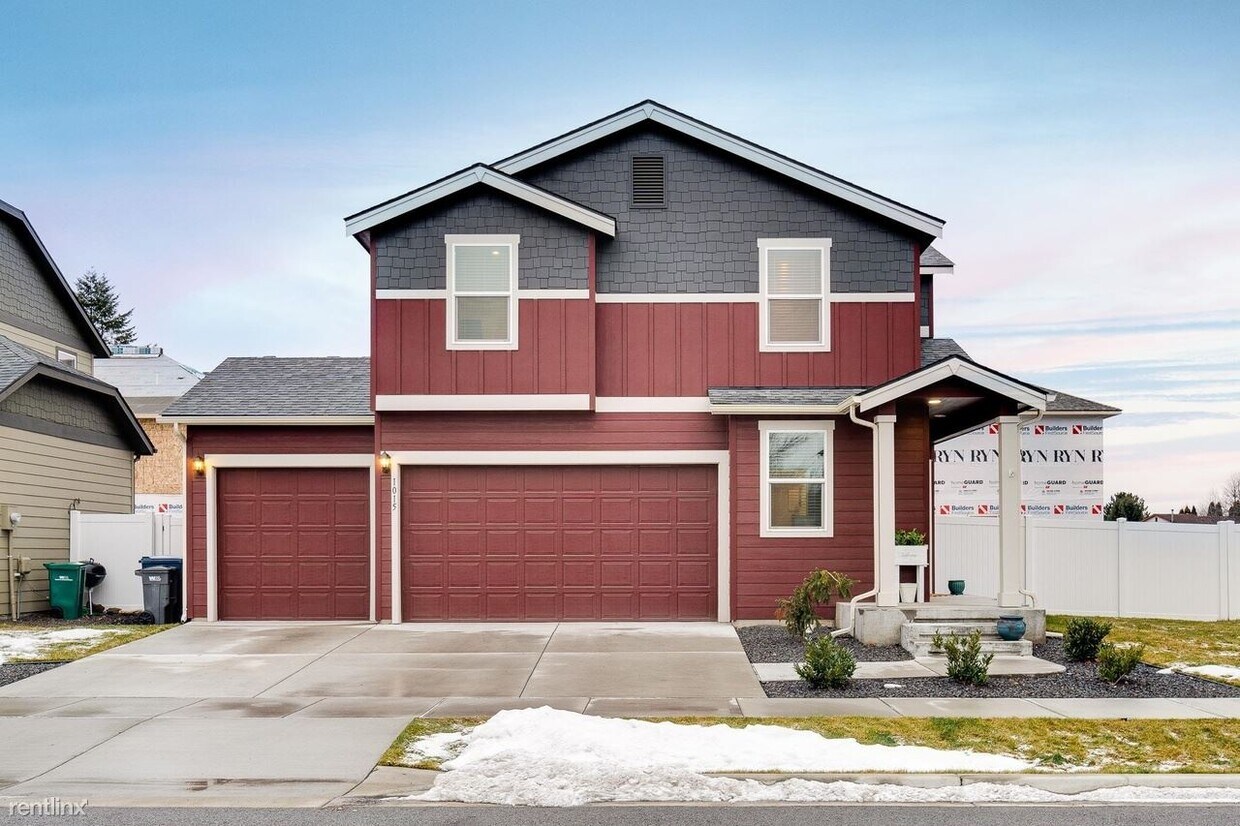 4 br, 2.5 bath House 1015 North Viewmont... House Rental in Spokane Valley, WA