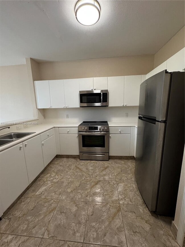 Building Photo - 4249 SW 157th Ave