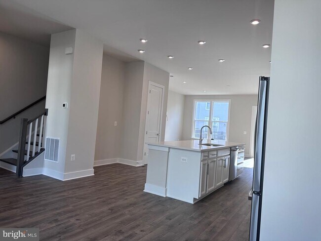 Foto del edificio - 2453 Liberty Lp