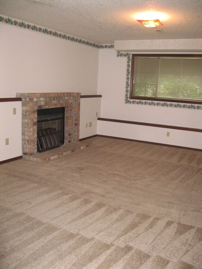 Building Photo - Coming Soon! Spacious 3 BD, 2.5 BA Home in Beaverton