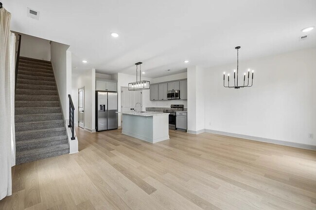Foto del edificio - 8416 Whisper Ln