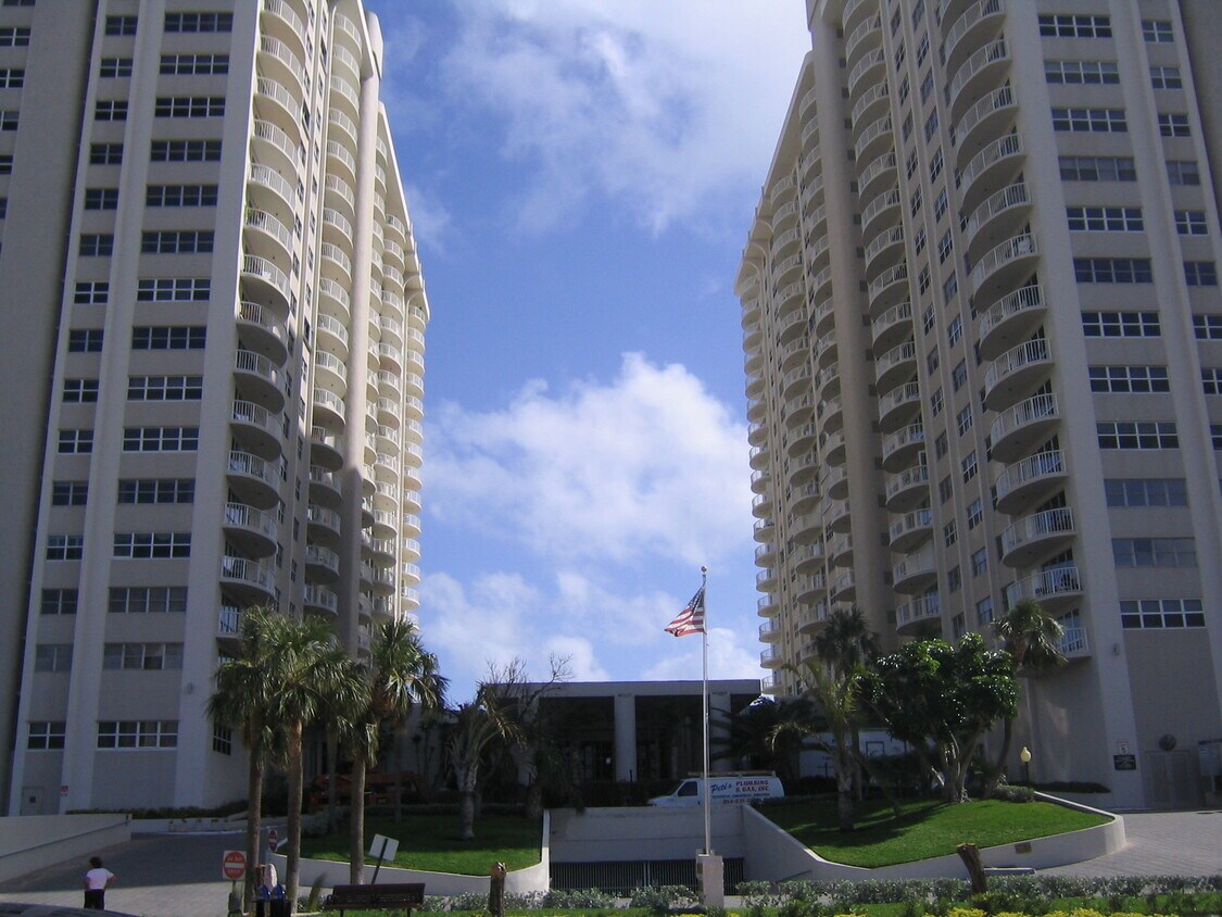 BUILDING EXTERIOR - 3410 Galt Ocean Dr