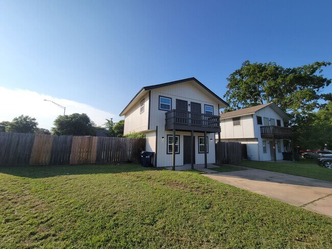 Building Photo - College Station - 3 Bedroom/2 Bath - 2 sto...