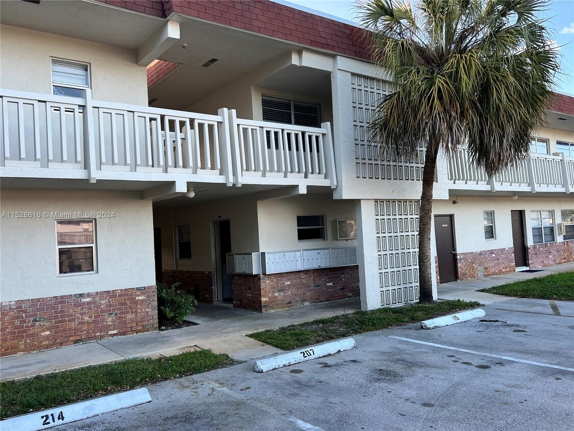 4163 SW 67th Ave Unit 207C, Davie, FL 33314 Condo for Rent in Davie