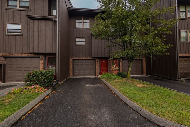 Building Photo - 166 Natchaug Dr