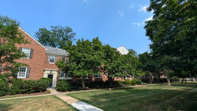 Building Photo - 1501 Belle View Blvd