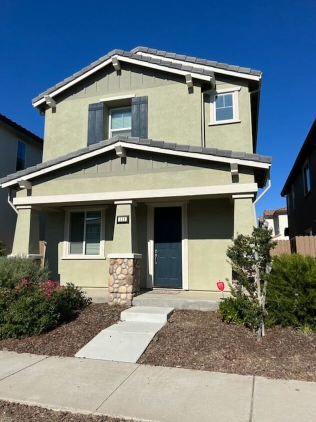 Foto principal - Spacious 3BR/2.5BA Home in Sacramento – $2...