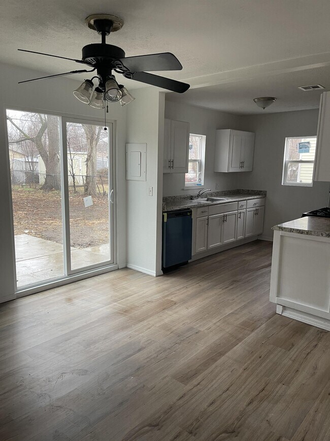 1309 E Charleston Dr Unit , Park City, KS 67219 Room for Rent in