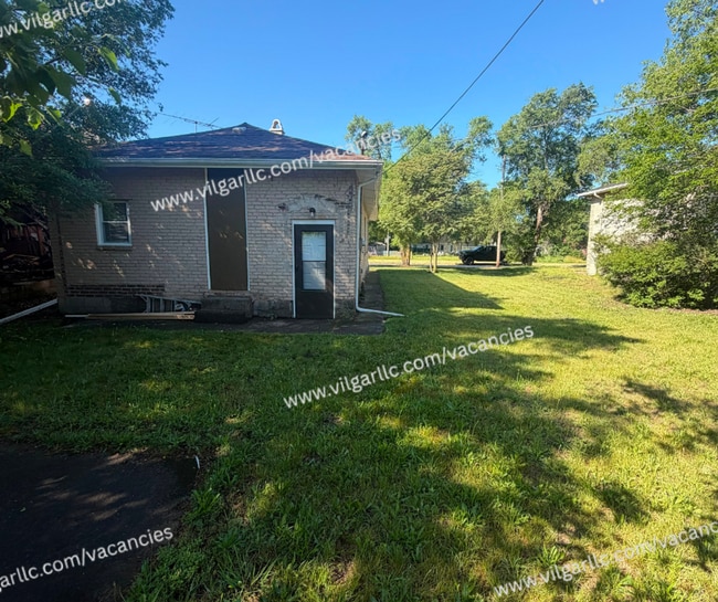 Building Photo - 2435 Diamond St