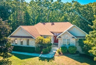 Building Photo - 814 Marti Dr