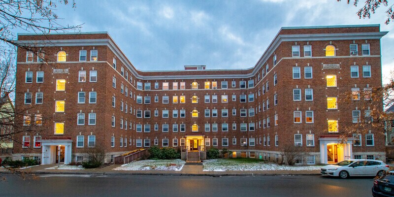Primary Photo - Colonial- VT