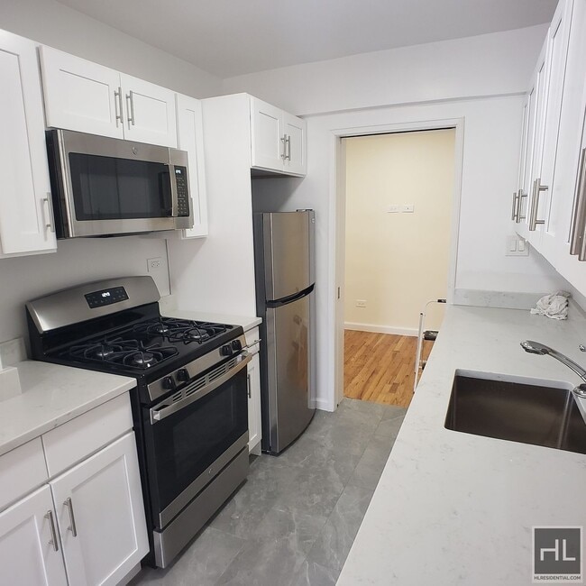 GRAND CENTRAL PARKWAY - GRAND CENTRAL PARKWAY Apartment