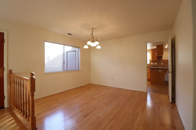 Foto del edificio - Lovely Mesa Oaks Four Bedroom