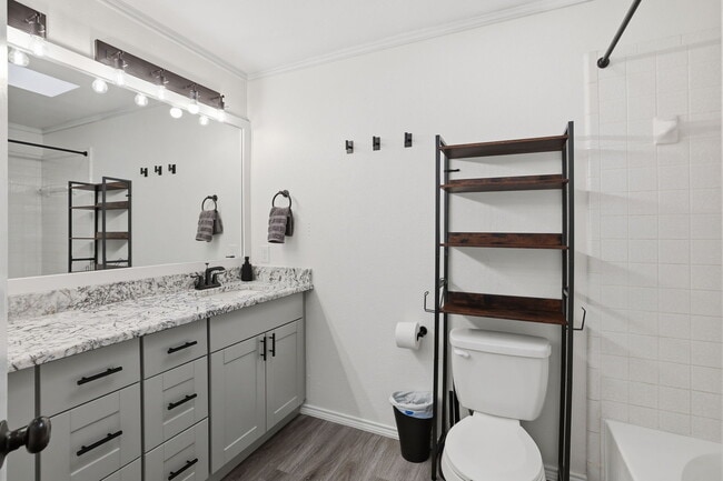 Foto del edificio - 1619 Collin Dr