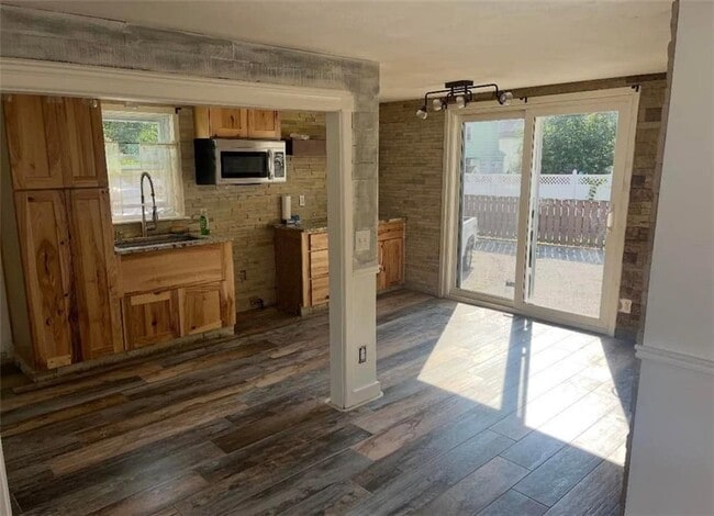 Building Photo - 16 Hedley Ave