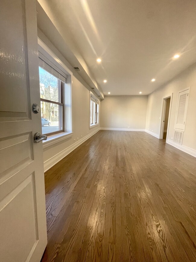 Building Photo - 2539 W Iowa St