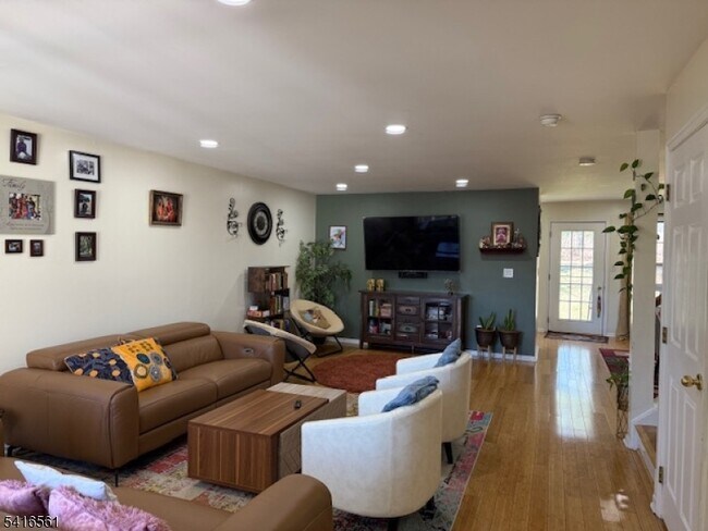 Foto del edificio - 1704 Bergen Ct