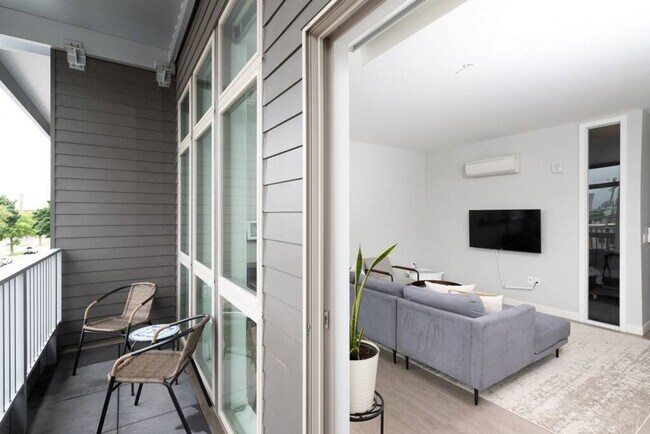 Building Photo - 211 W Mineral St