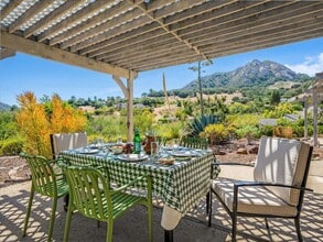 Building Photo - 271 Twin Ridge Dr