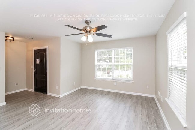 Building Photo - 406 Village Way