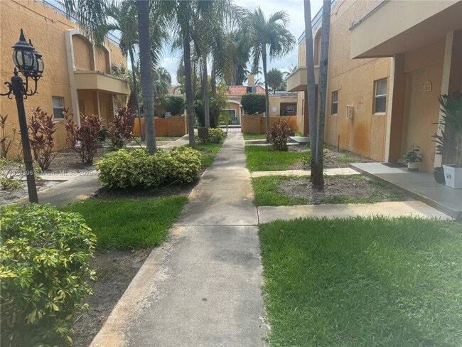 Foto del edificio - 17901 NW 68th Ave