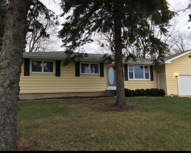 street view - 2700 N Cedar Rd