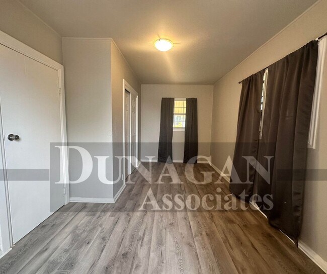 Foto del edificio - 2215 Turner St